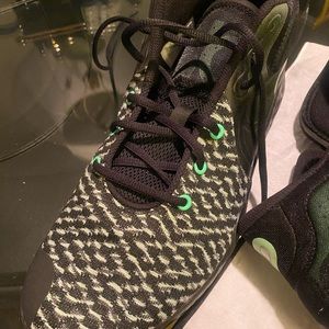 Nike KD Trey 5 VIII Men's Size 12 Black Illusion Green Basketball Shoes